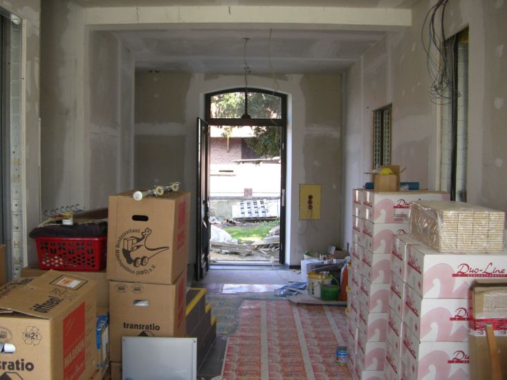 Blick vom Wohnbereich zum Eingang
