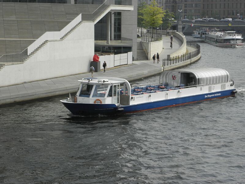 P8302749